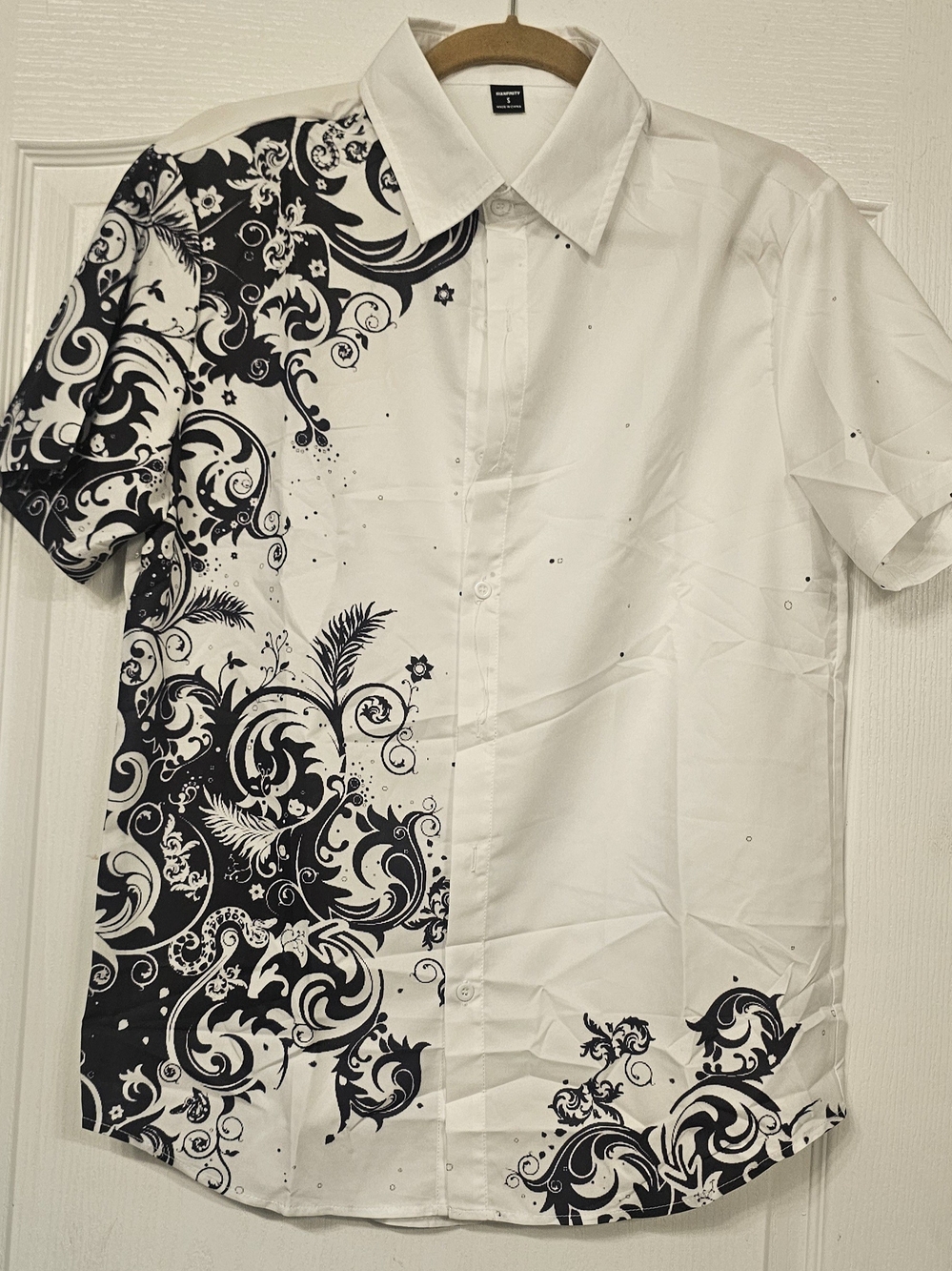 MANFINITY White Short-Sleeve Button-Down Shirt with Black Floral Swirl